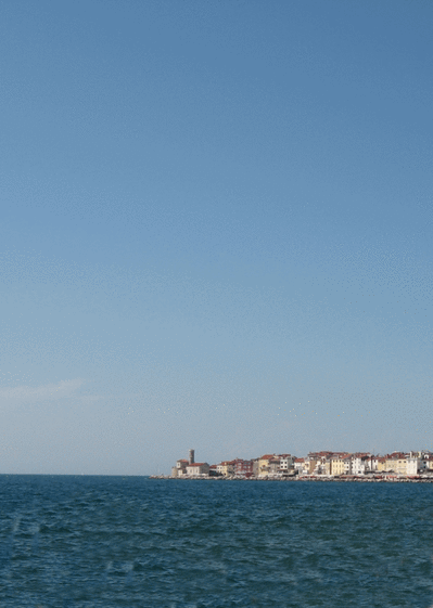 Piran au bord de l'eau en Slovenie